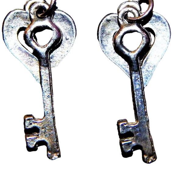 Sweet Romantic Vintage Key to my Heart Earrings - Picture 2 of 5